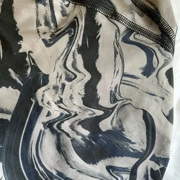 🌺NWT Nike Hypercool tight fit Tights; Gray and Black.. Medium - Picture 3 of 10